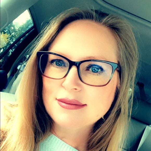 Meet your Posher, Loretta - Picture 1 of 1